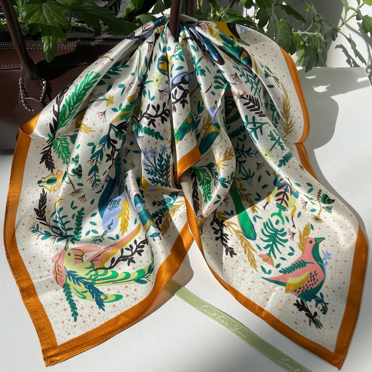 The Pipits Garden 20-inch pure mulberry silk square scarf