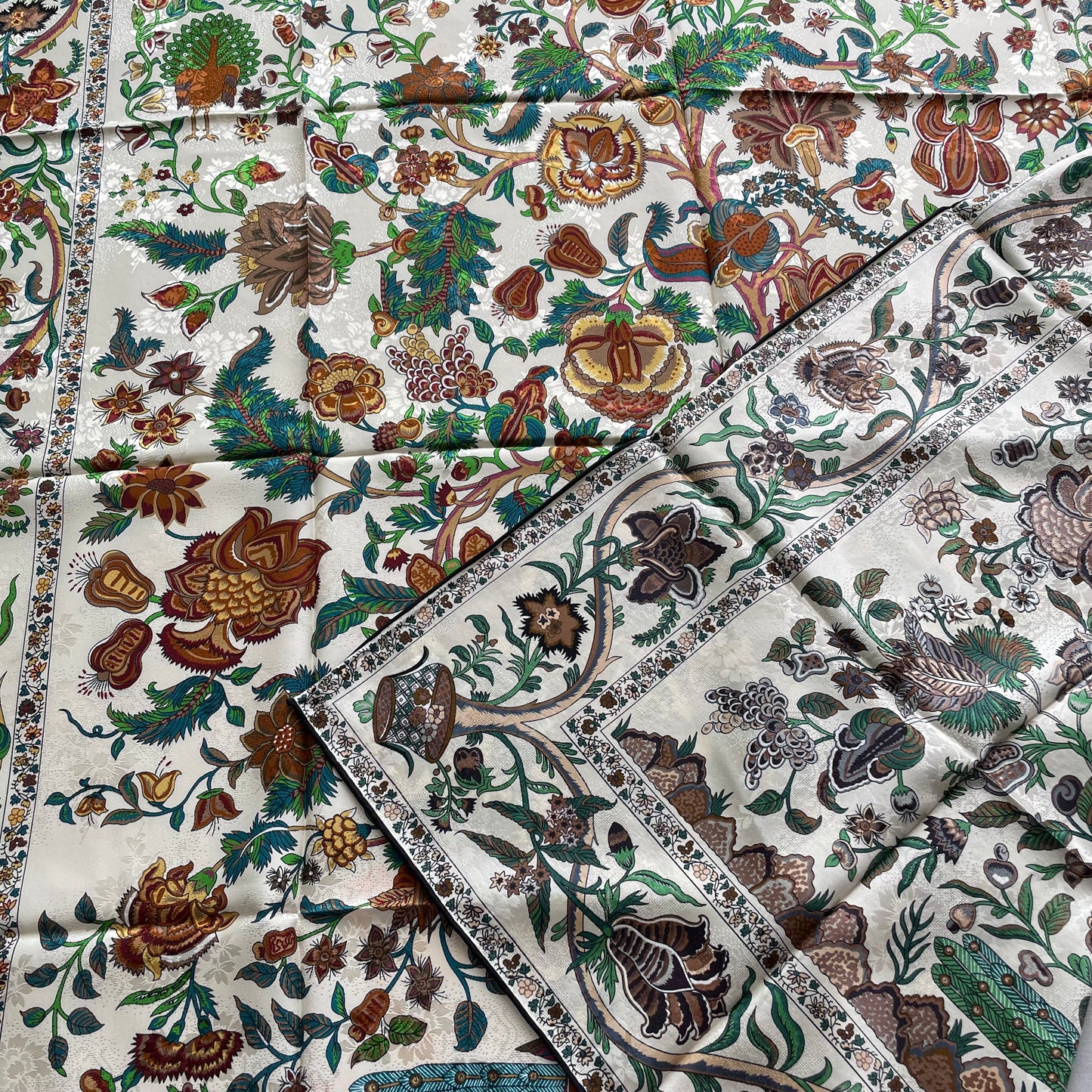 Exquisite Duo-Colour Mulberry 43” Silk Scarf: Hand-Rolled Edge, 6A Grade - The Life Tree